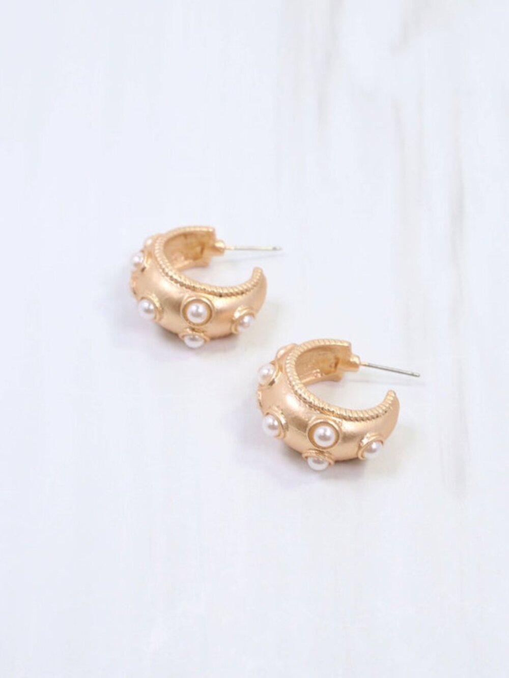 Caroline Hill Matte Gold Bobbie Pearl Hoop Earring